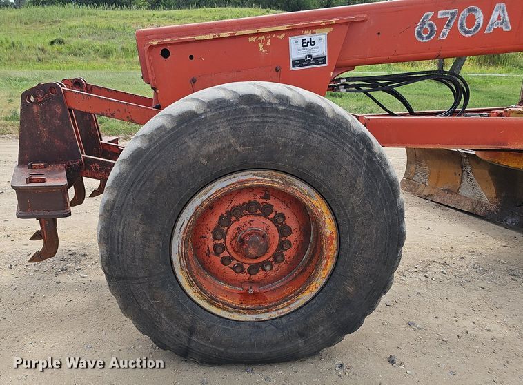 image for item DS4657 1985 John Deere 670A motor grader