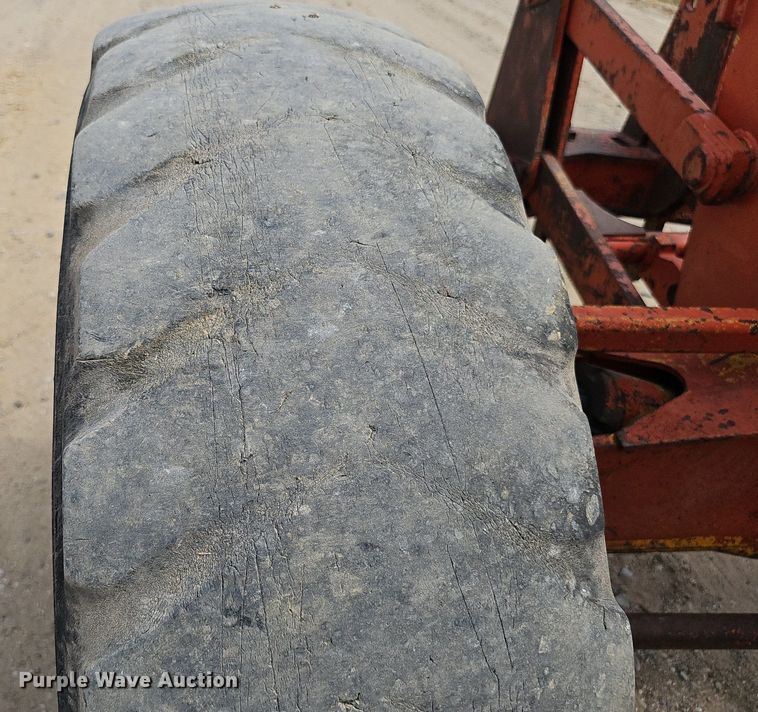 image for item DS4657 1985 John Deere 670A motor grader