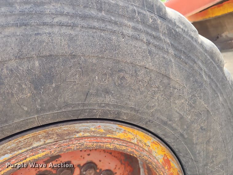 image for item DS4657 1985 John Deere 670A motor grader