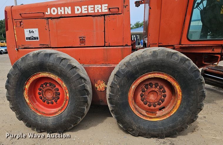 image for item DS4657 1985 John Deere 670A motor grader