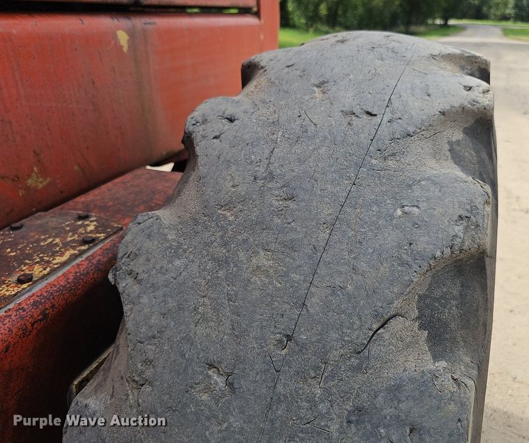 image for item DS4657 1985 John Deere 670A motor grader