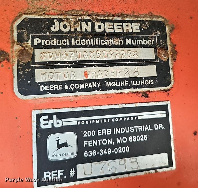 image for item DS4657 1985 John Deere 670A motor grader