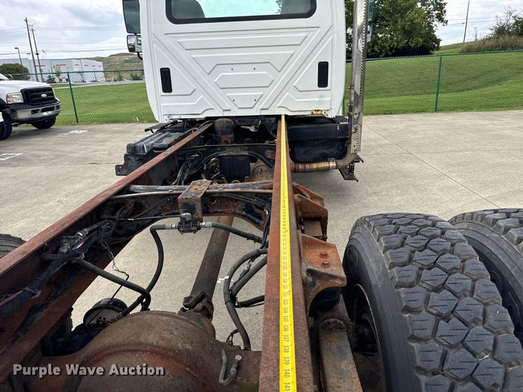 image for item DV5864 2005 International  4300 truck cab and chassis