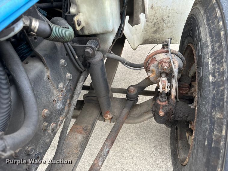 image for item DV5864 2005 International  4300 truck cab and chassis