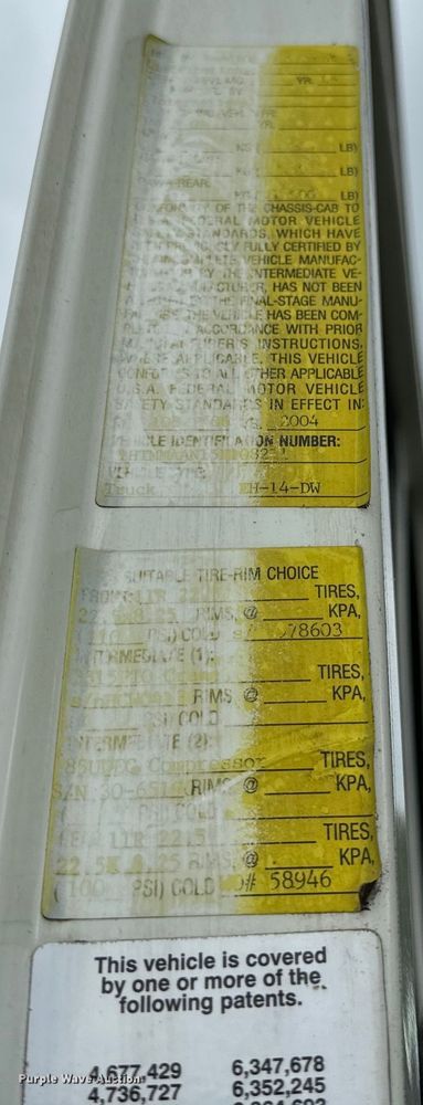 image for item DV5864 2005 International  4300 truck cab and chassis