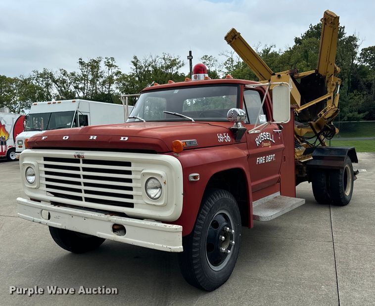 image for item DV5865 1972 Ford  F600 with Vermeer tree spade