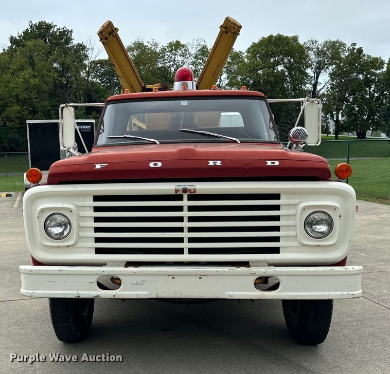 image for item DV5865 1972 Ford  F600 with Vermeer tree spade