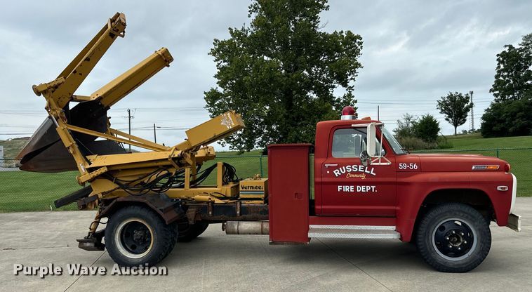 image for item DV5865 1972 Ford  F600 with Vermeer tree spade