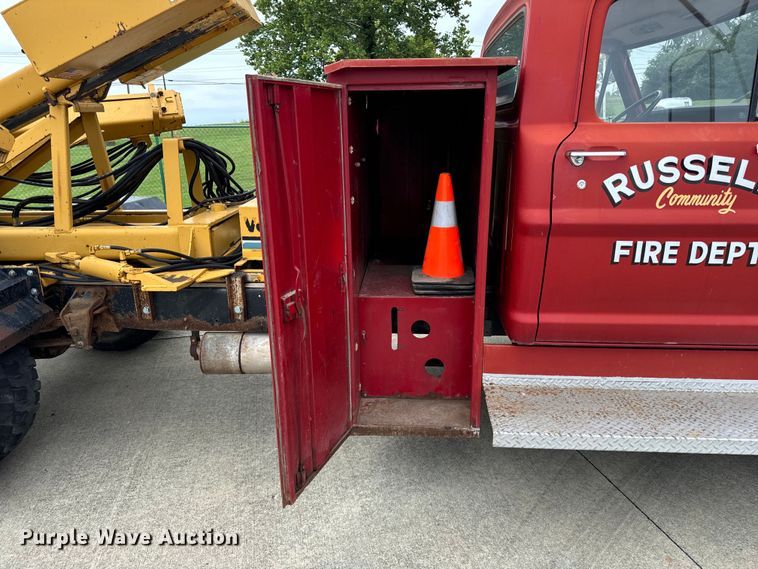 image for item DV5865 1972 Ford  F600 with Vermeer tree spade