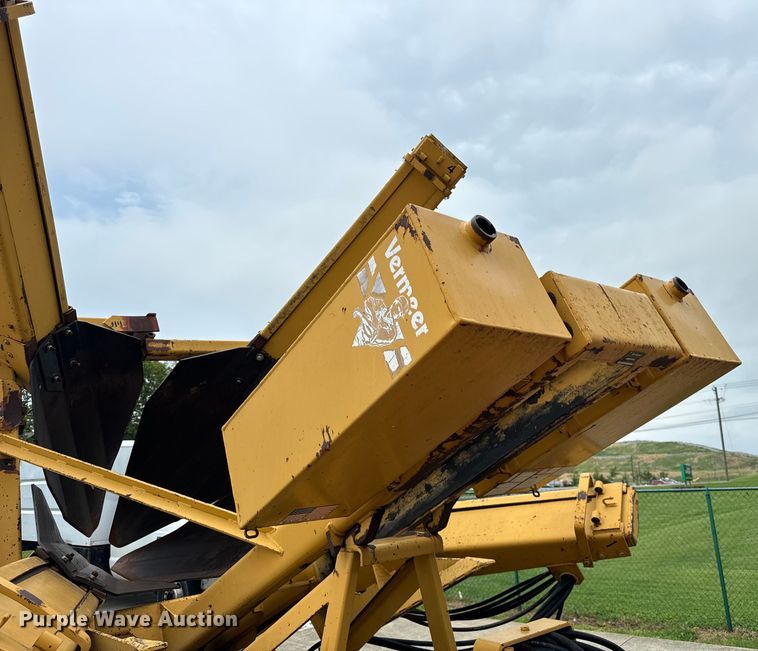 image for item DV5865 1972 Ford  F600 with Vermeer tree spade