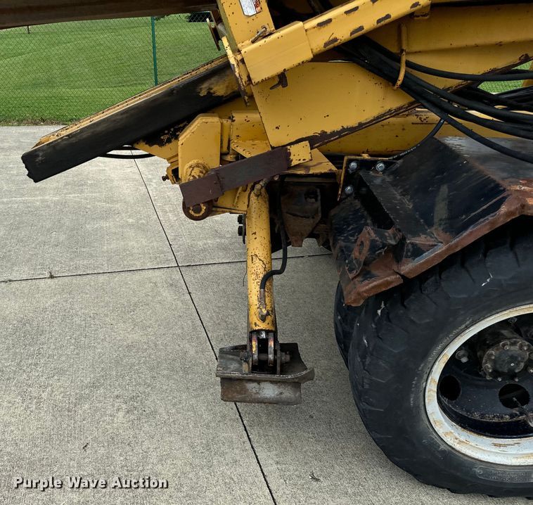 image for item DV5865 1972 Ford  F600 with Vermeer tree spade