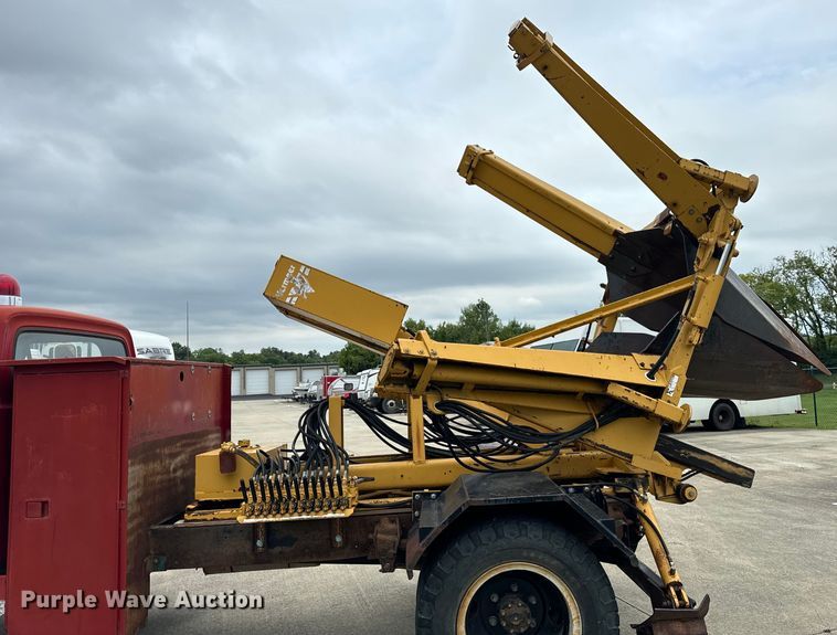 image for item DV5865 1972 Ford  F600 with Vermeer tree spade