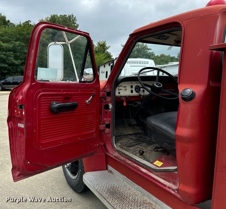 image for item DV5865 1972 Ford  F600 with Vermeer tree spade