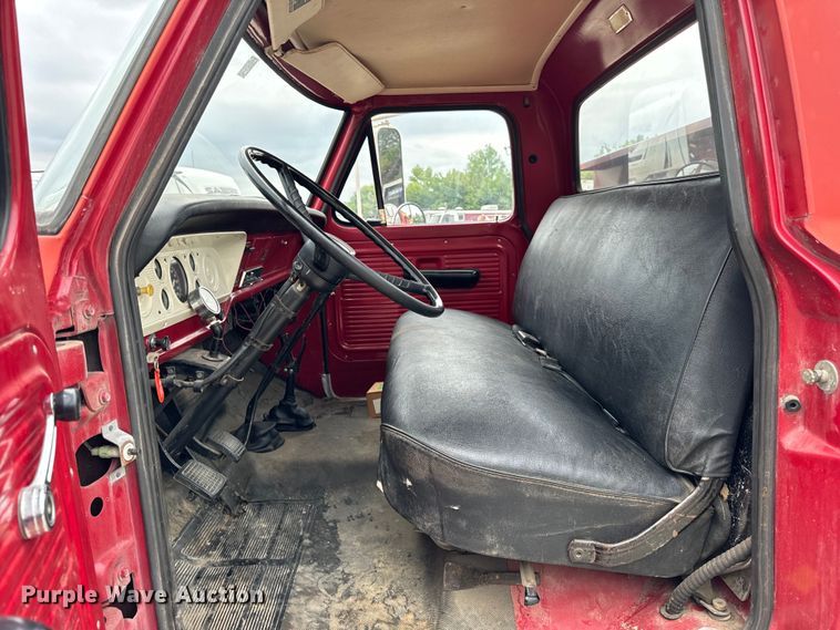 image for item DV5865 1972 Ford  F600 with Vermeer tree spade