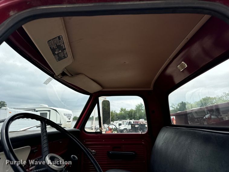 image for item DV5865 1972 Ford  F600 with Vermeer tree spade