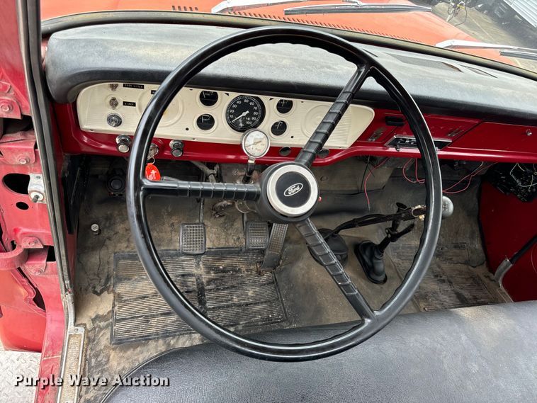 image for item DV5865 1972 Ford  F600 with Vermeer tree spade