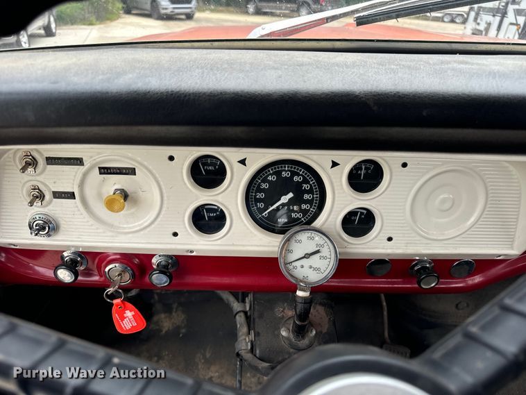 image for item DV5865 1972 Ford  F600 with Vermeer tree spade