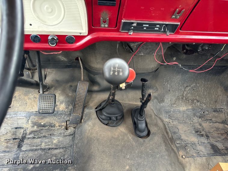 image for item DV5865 1972 Ford  F600 with Vermeer tree spade