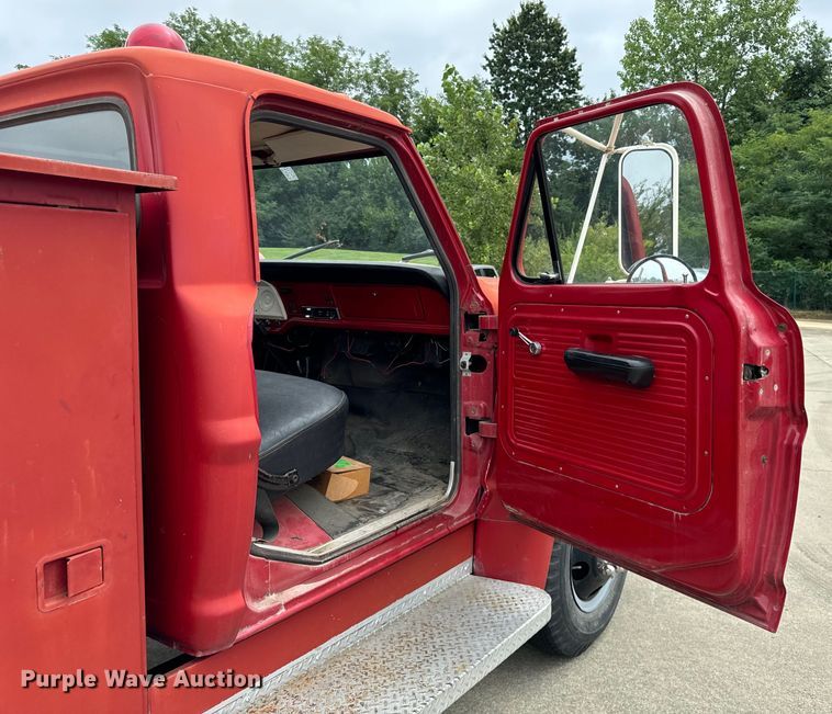 image for item DV5865 1972 Ford  F600 with Vermeer tree spade