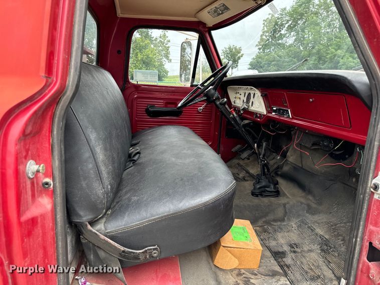 image for item DV5865 1972 Ford  F600 with Vermeer tree spade