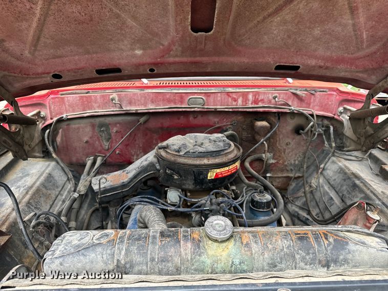 image for item DV5865 1972 Ford  F600 with Vermeer tree spade