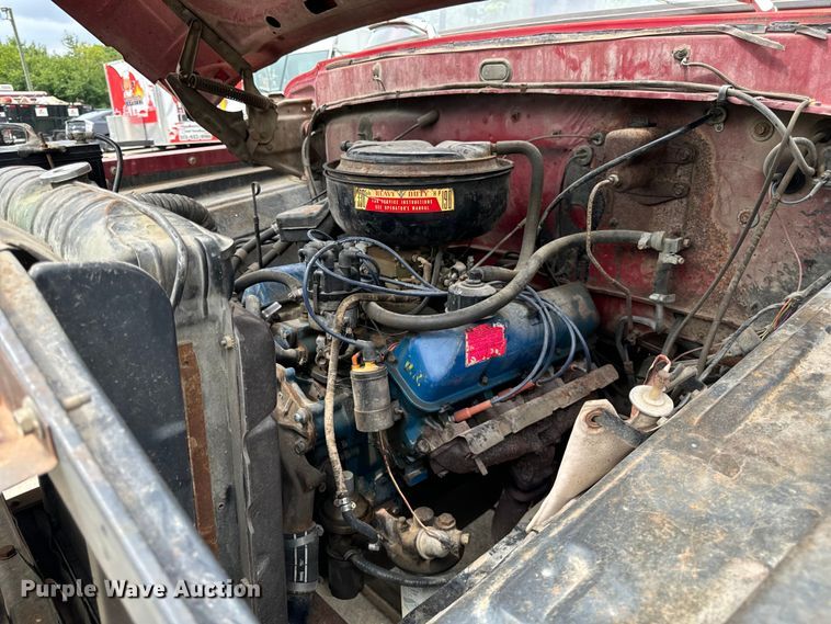 image for item DV5865 1972 Ford  F600 with Vermeer tree spade