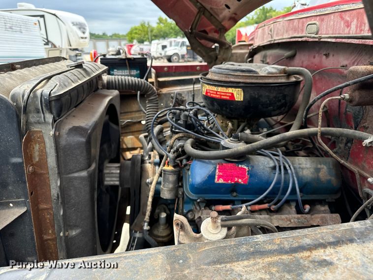 image for item DV5865 1972 Ford  F600 with Vermeer tree spade