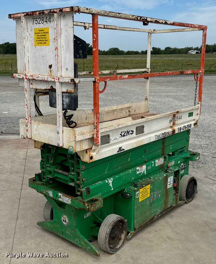 image for item DX1012 2015 JLG 1932RS scissor lift