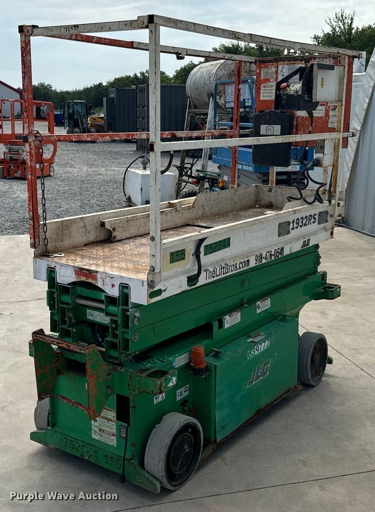 image for item DX1012 2015 JLG 1932RS scissor lift