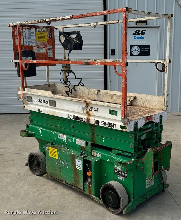image for item DX1012 2015 JLG 1932RS scissor lift