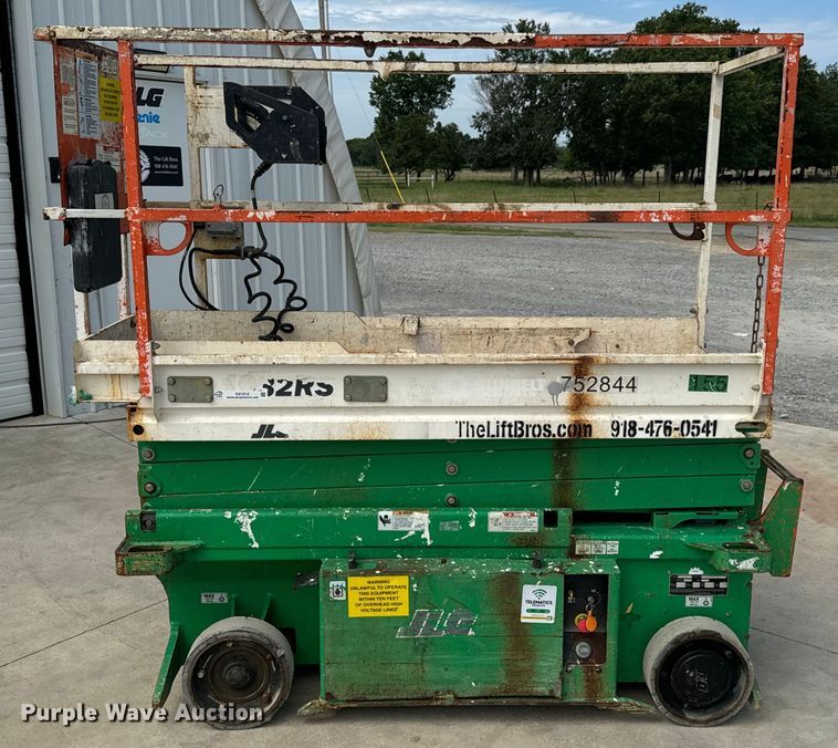 image for item DX1012 2015 JLG 1932RS scissor lift
