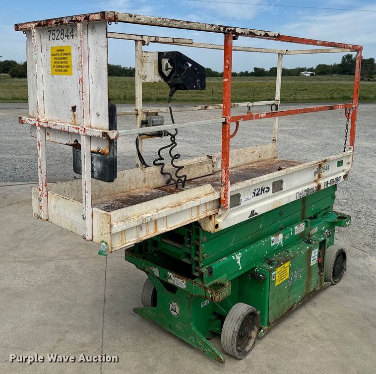 image for item DX1012 2015 JLG 1932RS scissor lift