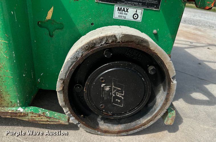 image for item DX1012 2015 JLG 1932RS scissor lift