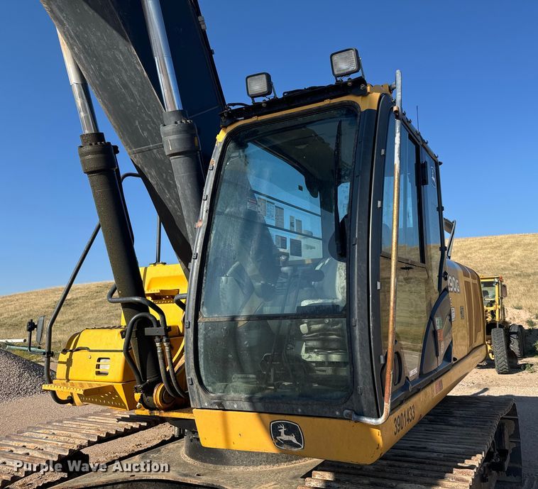 image for item DX3517 2014 John Deere  290G excavator