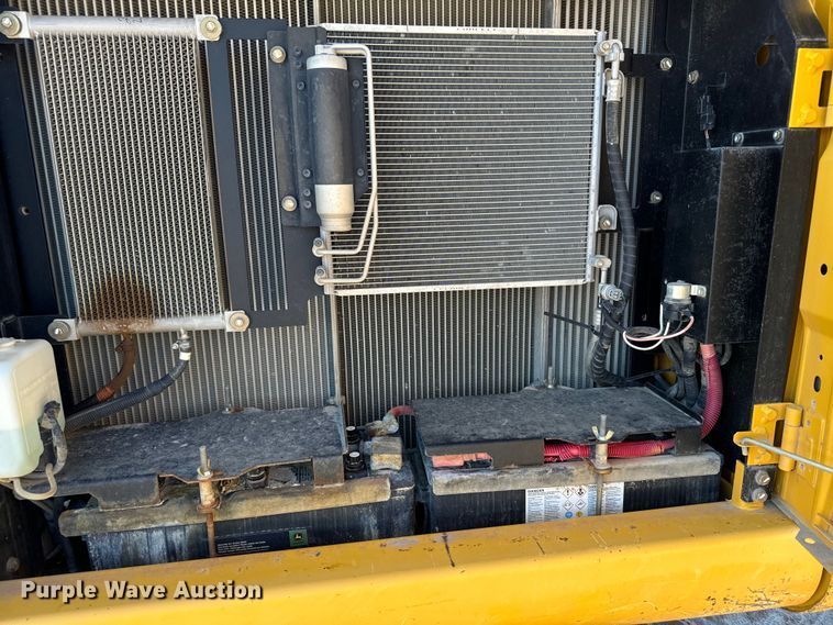 image for item DX3517 2014 John Deere  290G excavator