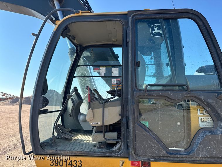 image for item DX3517 2014 John Deere  290G excavator