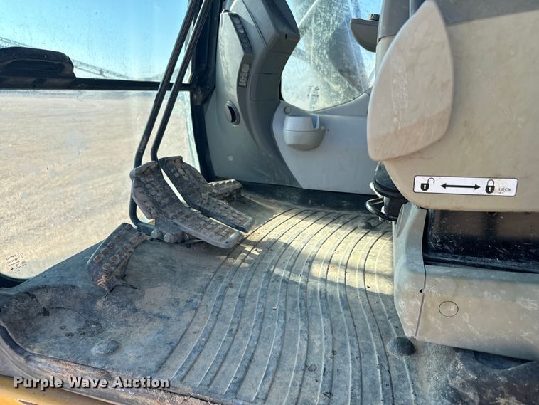 image for item DX3517 2014 John Deere  290G excavator