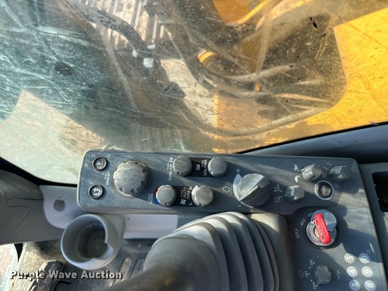 image for item DX3517 2014 John Deere  290G excavator