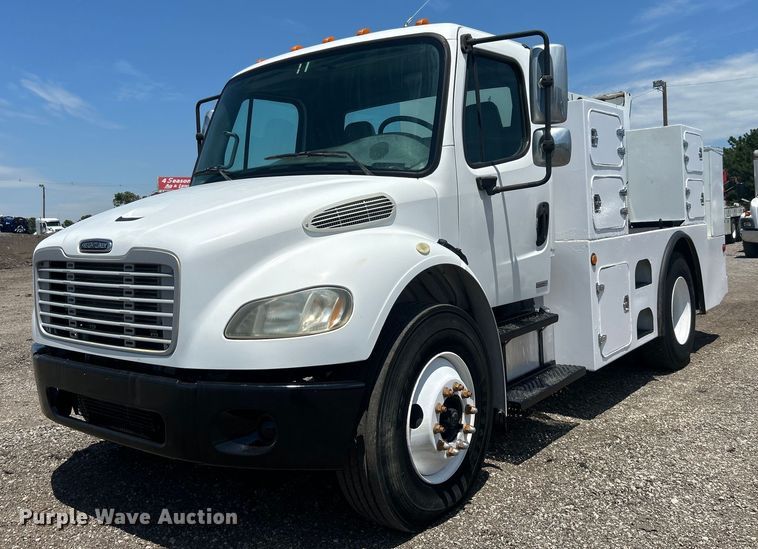 image for item EG0768 2006 Freightliner  Business Class M2 fuel / lube truck