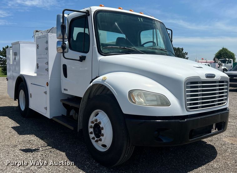 image for item EG0768 2006 Freightliner  Business Class M2 fuel / lube truck