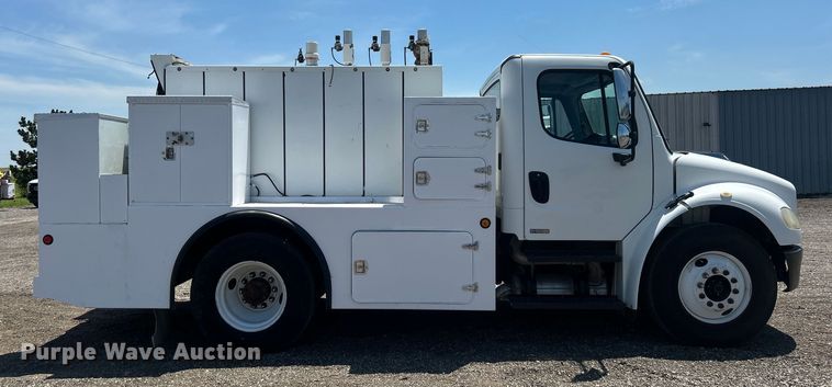 image for item EG0768 2006 Freightliner  Business Class M2 fuel / lube truck