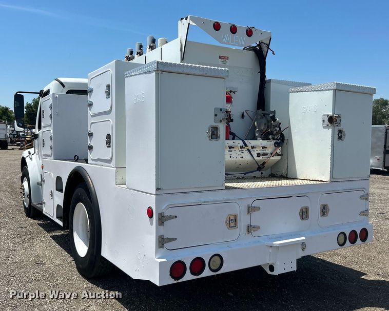 image for item EG0768 2006 Freightliner  Business Class M2 fuel / lube truck