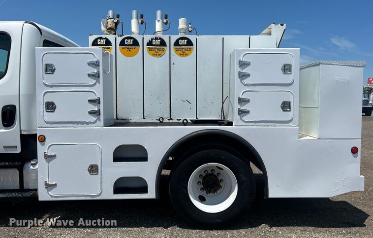 image for item EG0768 2006 Freightliner  Business Class M2 fuel / lube truck