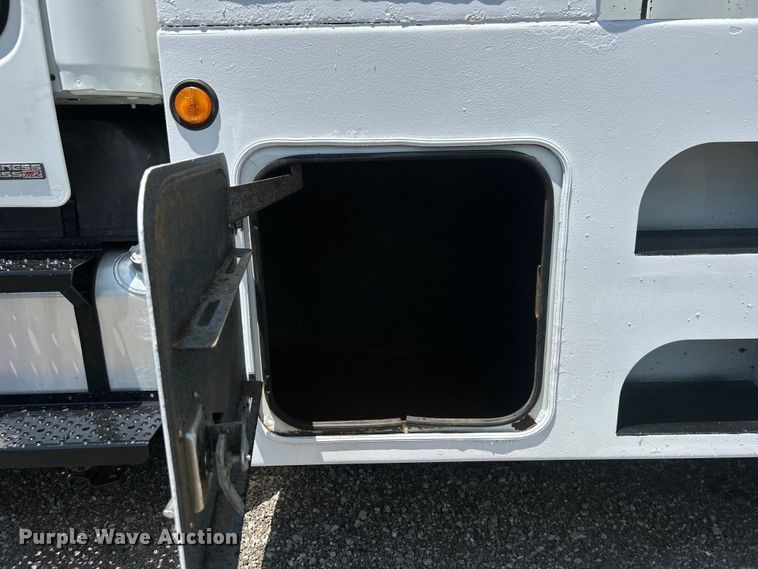 image for item EG0768 2006 Freightliner  Business Class M2 fuel / lube truck