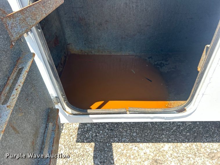 image for item EG0768 2006 Freightliner  Business Class M2 fuel / lube truck