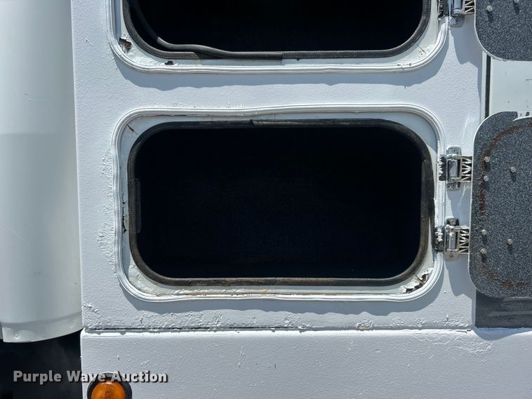 image for item EG0768 2006 Freightliner  Business Class M2 fuel / lube truck