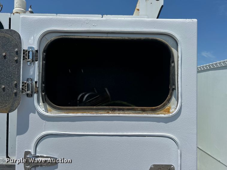 image for item EG0768 2006 Freightliner  Business Class M2 fuel / lube truck