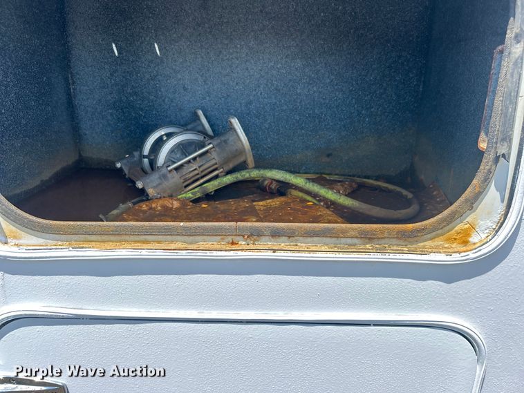 image for item EG0768 2006 Freightliner  Business Class M2 fuel / lube truck