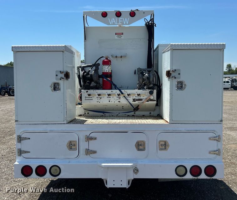 image for item EG0768 2006 Freightliner  Business Class M2 fuel / lube truck