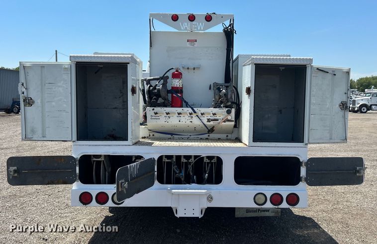 image for item EG0768 2006 Freightliner  Business Class M2 fuel / lube truck